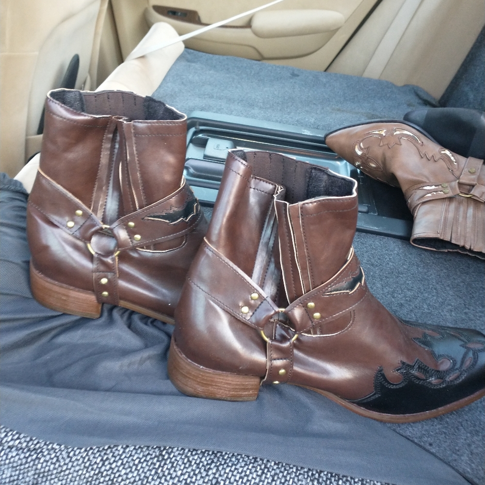 Mens size 8.5 western zip up boots